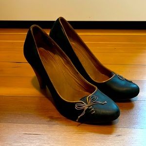 Stun leather high heel shoes size 8